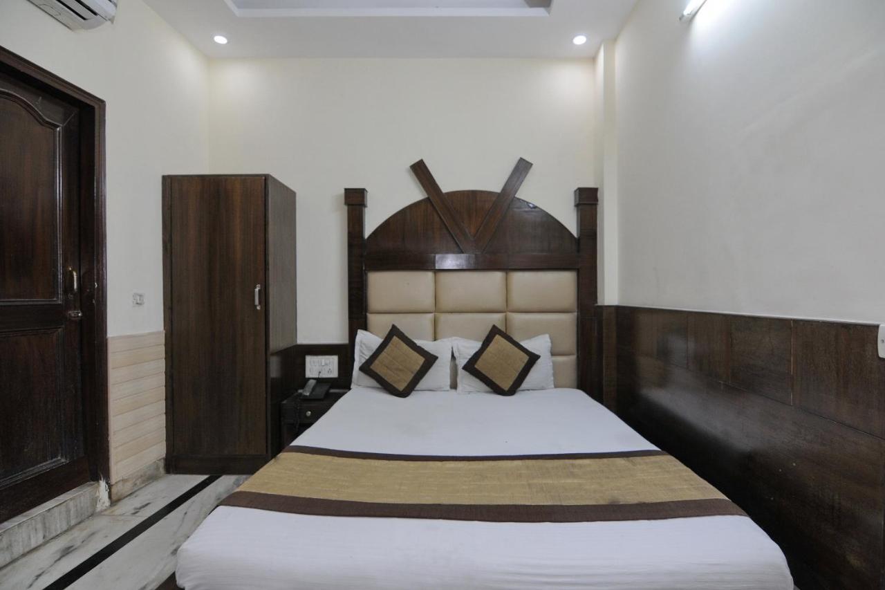 Oyo 6124 Lord Krishna Dx Inn 뉴델리 외부 사진